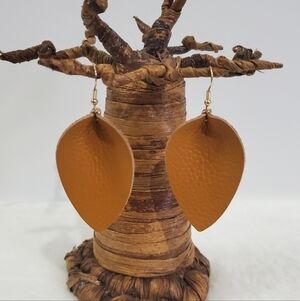 Nwot Leather Pebbled Mustard Yellow Leaf Tear Drop Dangle Fish Hook Earrings